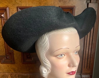 Dramatic 1940s top quality halo hat (with a hint of cowboy) in deep black fur felt, fits all, never worn! "Marthe" hats small large