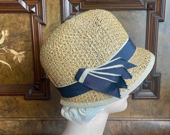 1920s fabulous Old Stock original natural golden straw cloche hat with cream and navy ribbon trim. 21” head (women’s small)