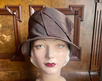 1920s New Old Stock brown straw and ribbon cloche hat size 22" head medium