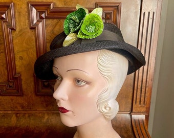 Late 1930s New Old Stock brown 'straw' hat with its original intense green flower, medium size