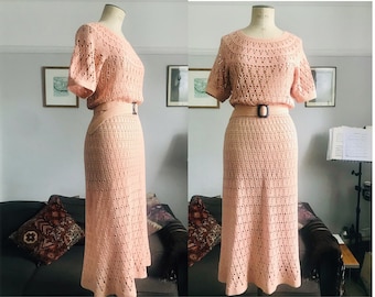 peach sweater outfit