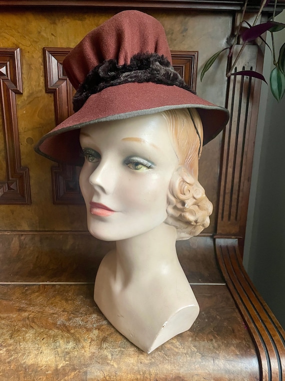 1940s chestnut brown toy tilt hat by “Mary et Suz… - image 1