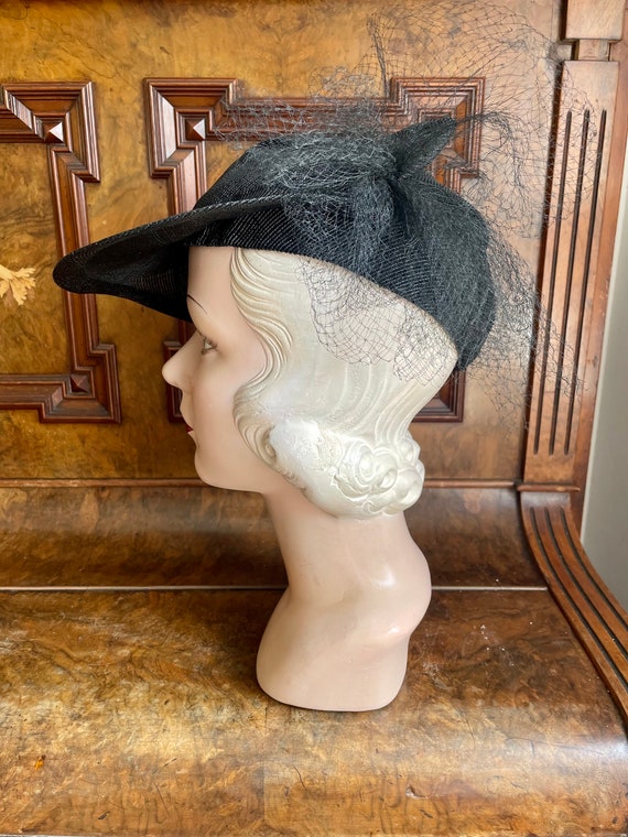 Incredible late 1930s asymmetrical black hat, ori… - image 6