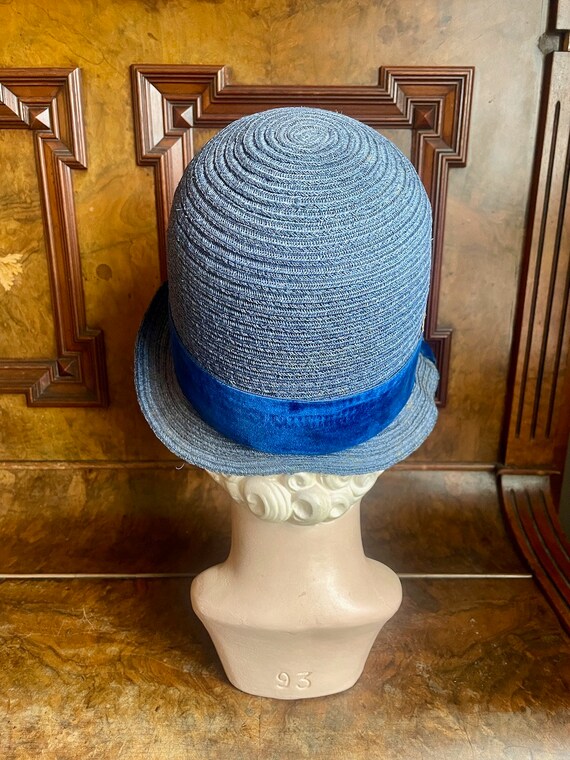 Delightful 1920s unworn blue straw Cloche hat wit… - image 4