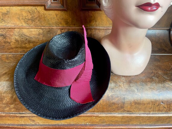 Early 1940s glossy straw “toy” hat with fancy  ma… - image 4
