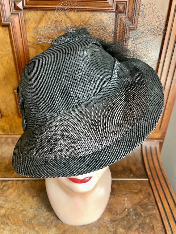 Incredible late 1930s asymmetrical black hat, ori… - image 3