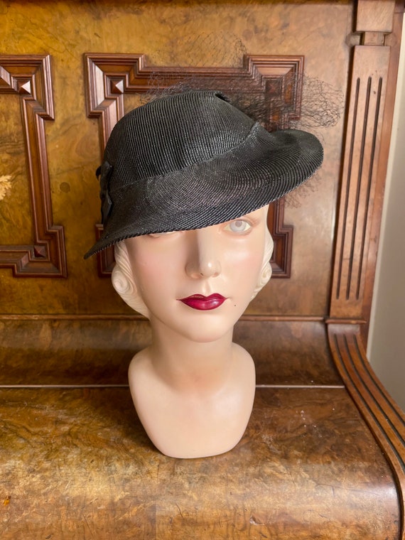 Incredible late 1930s asymmetrical black hat, ori… - image 8