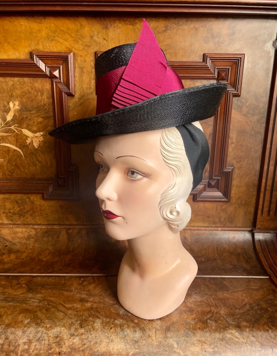 Early 1940s glossy straw “toy” hat with fancy  ma… - image 3