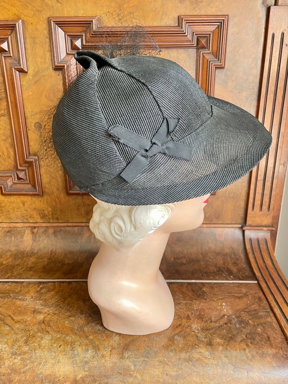 Incredible late 1930s asymmetrical black hat, orig