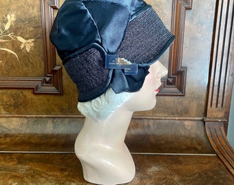 Stunning 1920s Navy blue silk satin and straw cloche hat with original hat flash - fully lined and new with tags. Size 21.5 to 22 inches
