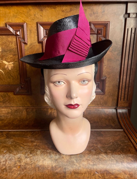 Early 1940s glossy straw “toy” hat with fancy  ma… - image 7