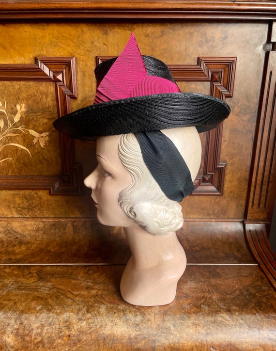 Early 1940s glossy straw “toy” hat with fancy  ma… - image 10