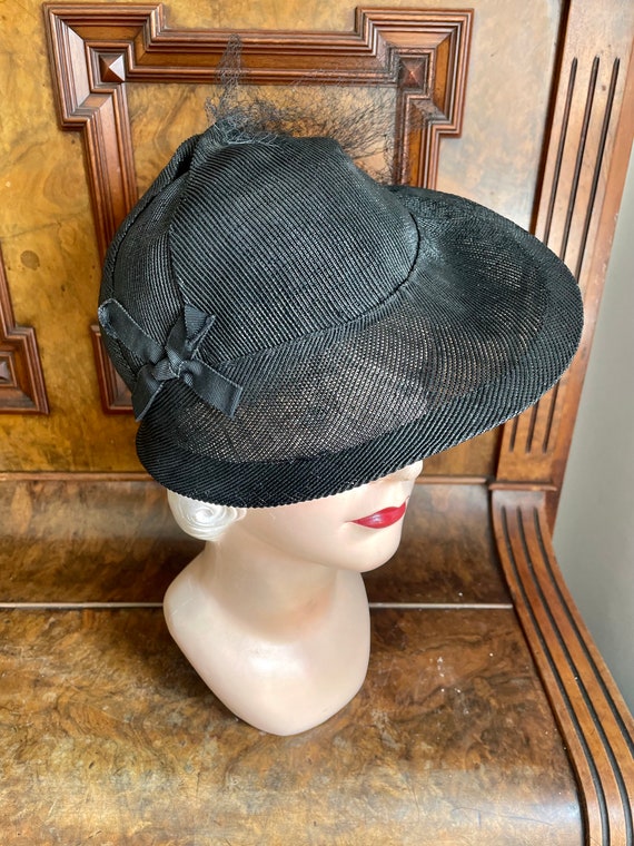 Incredible late 1930s asymmetrical black hat, ori… - image 4