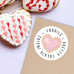 Autocollants - Fragile Pretty Treats Inside Cake Cookie Berry - Cercles de 1,625 po. (24 autocollants par feuille) OU cercles de 3 po. (6 par feuille), finition mate
