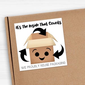 Stickers - C'est l'intérieur qui compte que nous réutilisons avec fierté, étiquettes d'emballage recyclées - Stickers carrés 2", 20 stickers par feuille, finition mate