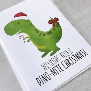Carte de voeux - Joyeux Noël drôle de jeu de mots de vacances dinosaure dinosaure Dino Noël vacances - 5 x 7 cartes pliées avec enveloppe A7 et message à l'intérieur