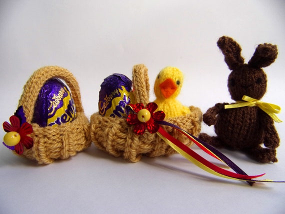 Humpty Dumpty Easter chocolate cover fits Creme Egg KNITTING PATTERN