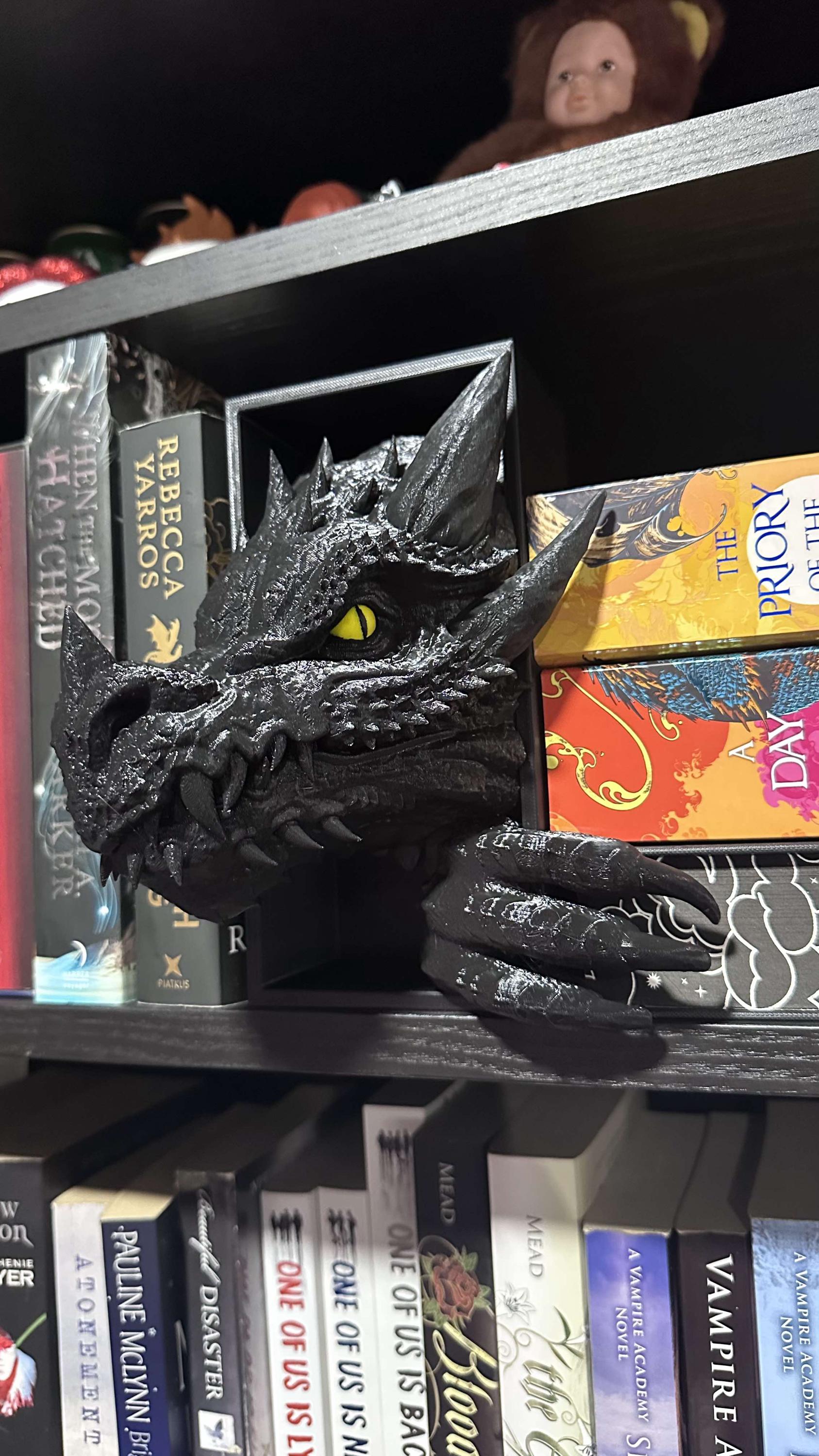 Drache aus Bücherregal - Einzigartiges Fantasy Dekor