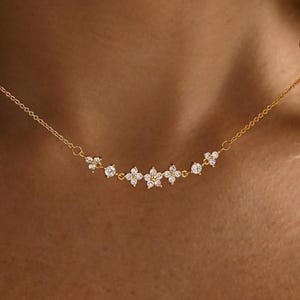 Dainty Flower Diamond Necklace, Minimalist Crystal Flower Necklace, Gold Floral Necklace for Women, Graduation Gift,Bridesmaid Gifts for Her