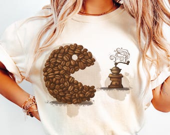 Pac-Man-Shirt mit Kaffeebohnenmotiv – Retro-Gaming-Kaffee-T-Shirt – Vintage-Kaffeemühlen-Grafik – Lustiges Barista-Geschenk – Humorvolles Shirt für Kaffeeliebhaber