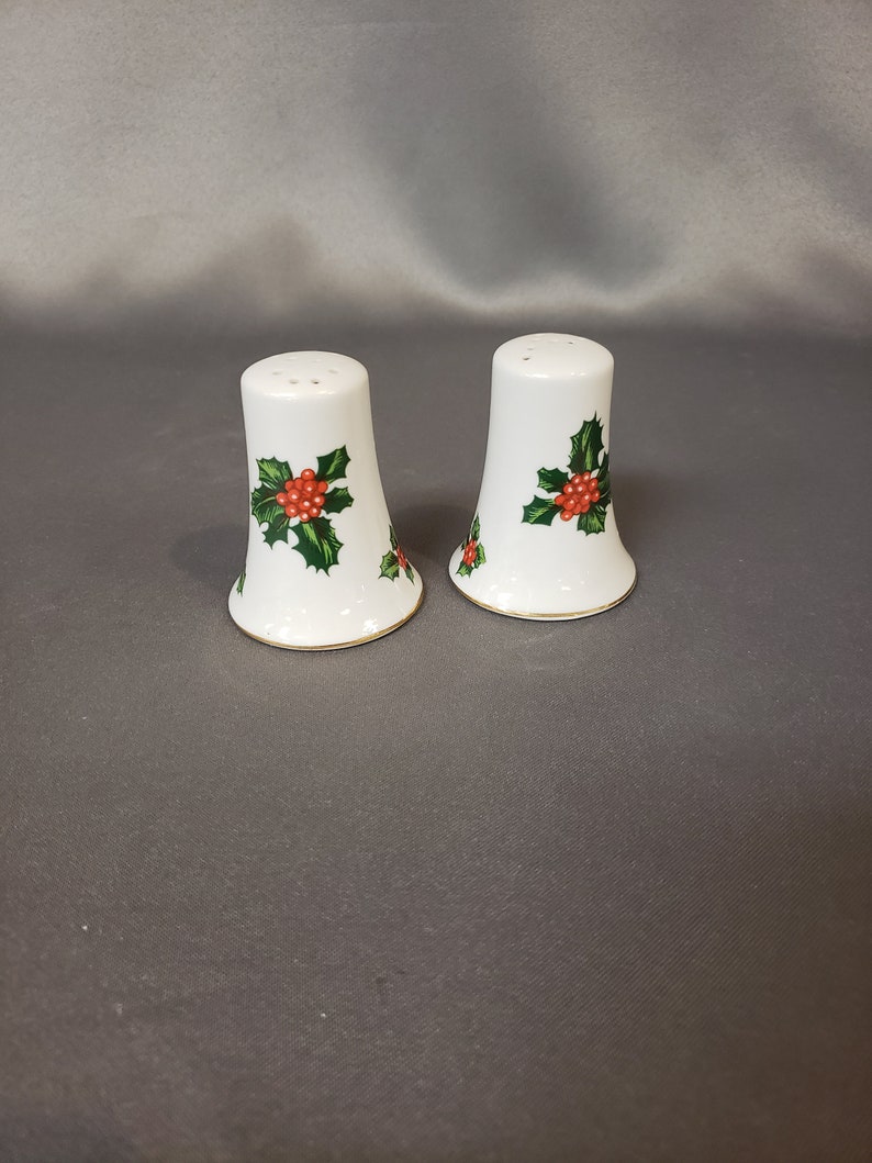 Christmas in July Lefton Porcelain Christmas Holly Salt and Pepper Set