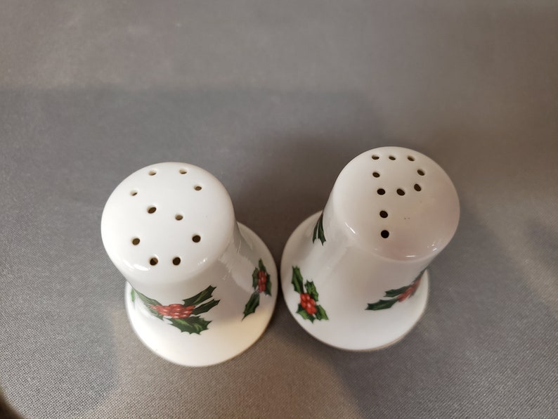 Christmas in July Lefton Porcelain Christmas Holly Salt and Pepper Set