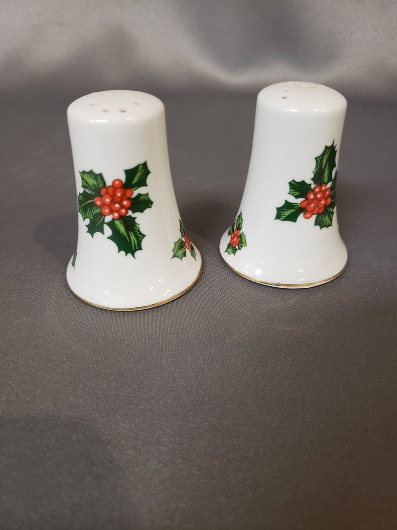 Christmas in July Lefton Porcelain Christmas Holly Salt and Pepper Set