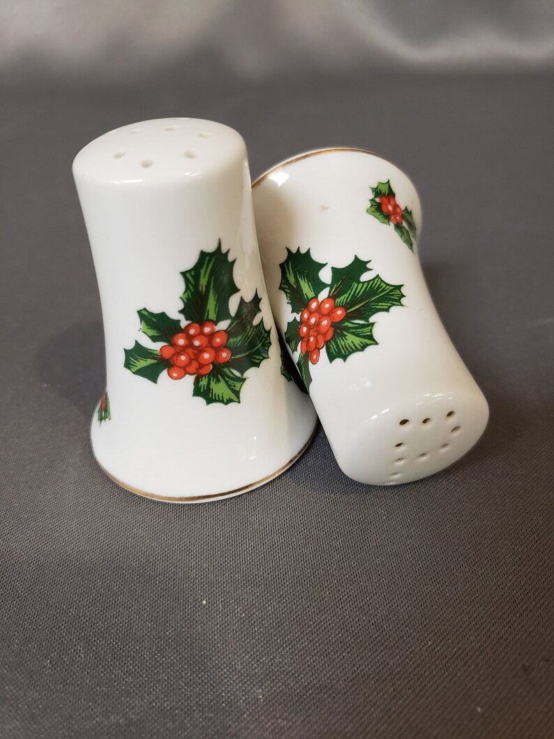 Christmas in July Lefton Porcelain Christmas Holly Salt and Pepper Set