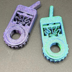 3-in-1 ミニフィジェットトイ | ポケットサイズの感覚ガジェット | クリック、スピン、フリップ