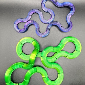 3D Printed Twisty Link Tangle Fidget Toy – Flexible Articulated Curves, 360 Degree Connectors, Moldable Desk Toy