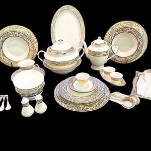 6-serving Royal Elegance Porcelain Dinnerware Collection 78 pieces