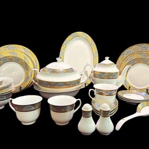 6-serving Royal Elegance Porcelain Dinnerware Collection 78 pieces