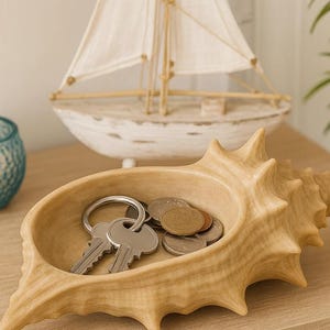 Conch Shell Catchall Bowl – Coastal Entryway Key & Coin Tray