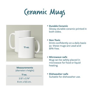 Puede incluir: Dos tazas de cer&aacute;mica blancas, una delante de la otra, con el texto "Ceramic Mugs" en la parte superior. La taza delantera tiene impreso "11 oz.". Medidas: 8 cm x 9,5 cm.
