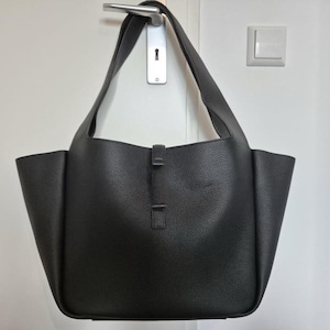 BEA Schultertasche aus genarbtem Leder Französische Lederhandtasche, große Einkaufstasche, Damen-Unterarmtasche