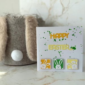 Handgemachte Osterkarte – Quadratische Happy Easter Karte, Frühlingshafte Farben, Grußkarte mit Osterhasen, besondere Osterpost