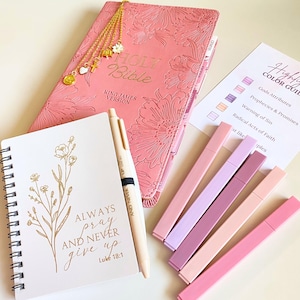 KJV Rosa Bibel mit Laschen für Frauen Laschen Bibel Geschenk Blumen-Faux-Leder-Bibel mit Laschen Englische heilige Bibel christliches Geschenk Tochter Taufe