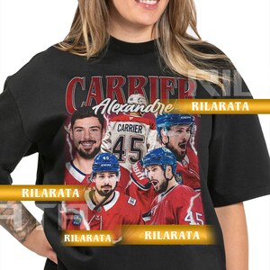 Könnte beinhalten: Schwarzes Unisex-T-Shirt mit einer Grafik eines Hockeyspielers, dem Namen "Carrier" und der Nummer "45". Das Design enthält den Text "Carrier Alexandre" und "RILARATA".