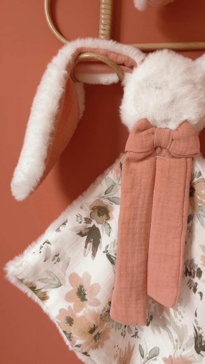 Rabbit comforter in ecru faux fur and cotton gauze, large pink flowers, personalized baby blanket, birth gift image 8