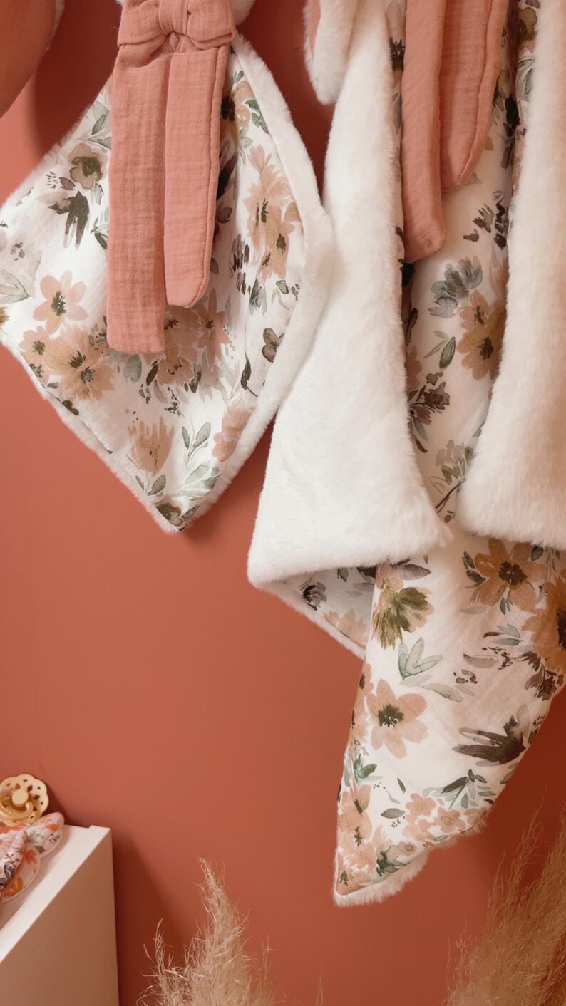 Rabbit comforter in ecru faux fur and cotton gauze, large pink flowers, personalized baby blanket, birth gift image 9