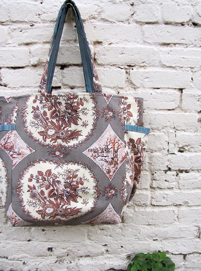 Teacher Travel Market Bag 70/'s Charm Upcycled Large Weekender Eco Fashion Mid Century Floral /& Stripe Fabric Tote Bag With Pockets