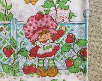 Vintage Strawberry Shortcake and Friends Twin Lightweight / Bedspread Coverlet Blanket / 1980s Cartoon Doll Bedroom Kitsch Novelty Fun