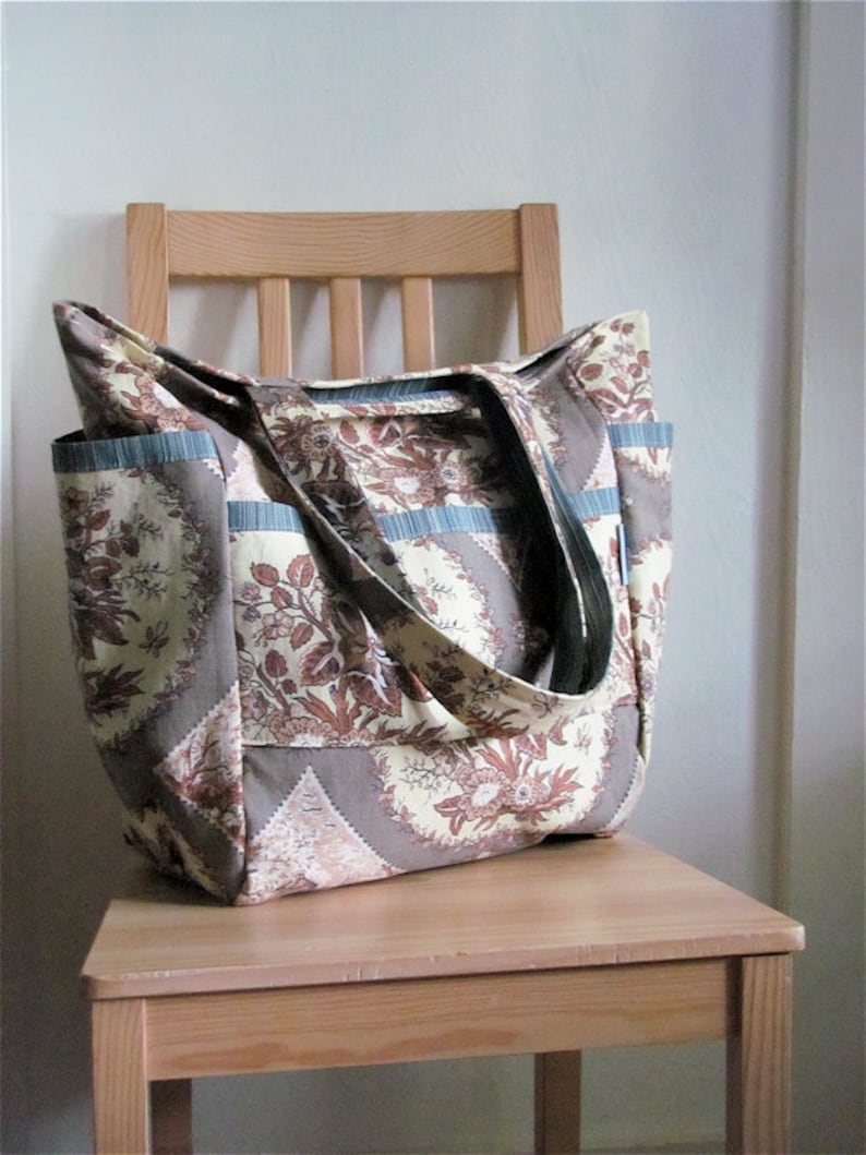 Teacher Travel Market Bag 70/'s Charm Upcycled Large Weekender Eco Fashion Mid Century Floral /& Stripe Fabric Tote Bag With Pockets