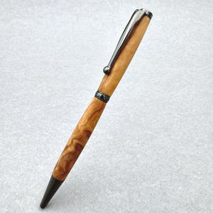 Stylo fin fait main en bois d'olivier grec