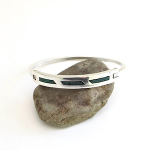 elegant vintage native american inspired hand made hinged  bangle bracelet  ...  taxco artisan  inlaid malachite  and sterling silver