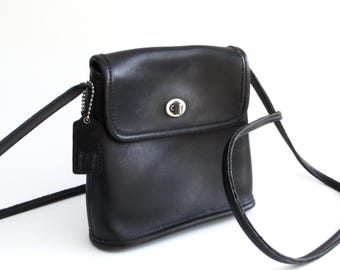 Vintage Coach Chelsea Blue Pebbled Leather Turn Lock Shoulder