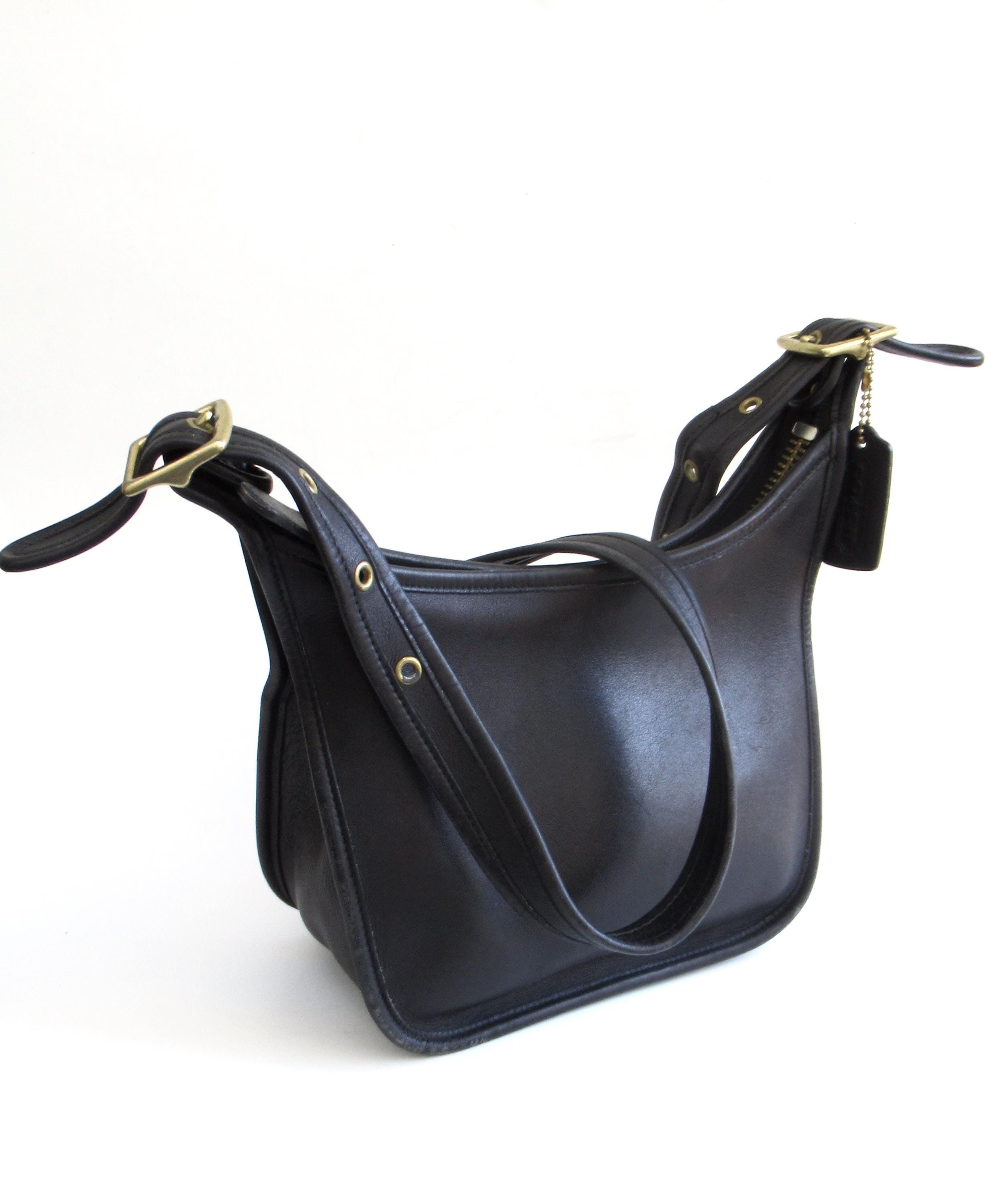バッグ COACH Vintage Leather Black Shoulder Bag vintage coach black leather shoulder bag With White Stitching (See