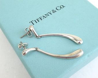 vintage Tiffany & Co  Elsa Peretti  .   sterling silver teardrop earrings  . elongated dangle  tear drop earring .  iconic design