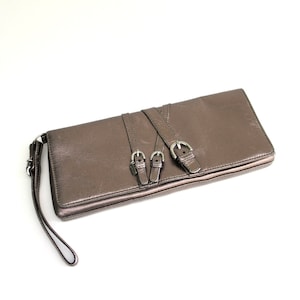 Bolso de mano vintage de piel metalizada dorada... bolso de piel grande... cartera... bolso de mano compacto para todo uso