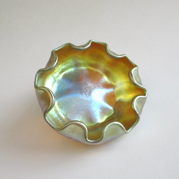 LCT Louis Comfort Tiffany Favrile glass... salero maestro... con volantes... impresionante arte en vidrio iridiscente antiguo